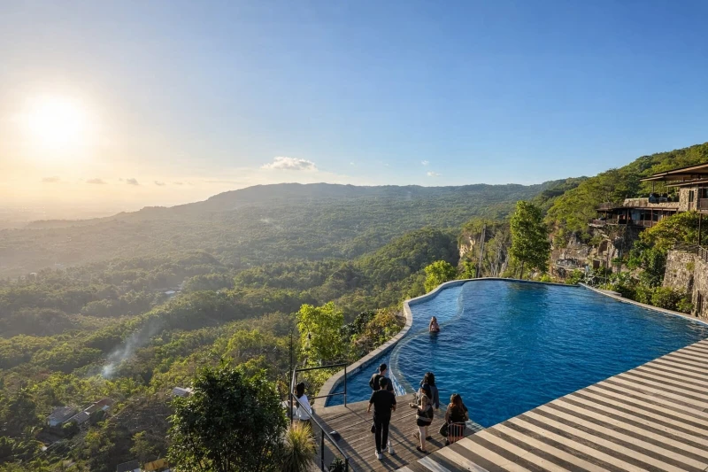 trip-pantai-viral-jogja-on-the-rock-puncak-segoro-obelix